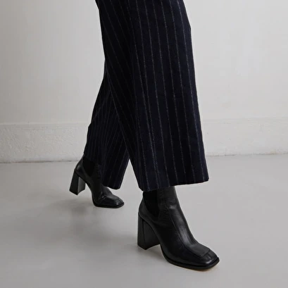 Bottines à Talons Hauts En Cuir Noir 5 Bottines à Talons Hauts En Cuir Noir – Image 3