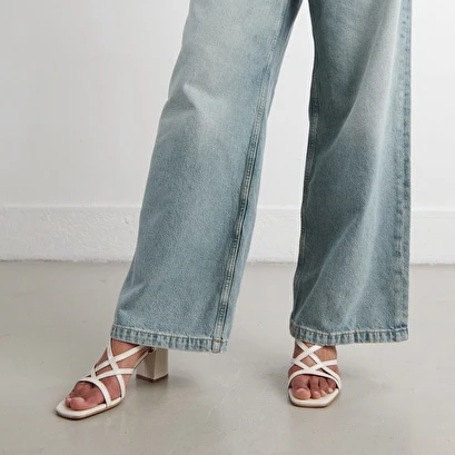 Sandales à Talons Et Brides En Cuir Vieilli écru 5 Sandales à Talons Et Brides En Cuir Vieilli écru – Image 3