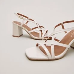 Sandales à Talons Et Brides En Cuir Vieilli écru 12 Sandales à Talons Et Brides En Cuir Vieilli écru -Xoxo Boutique 01W007281E.1694468129