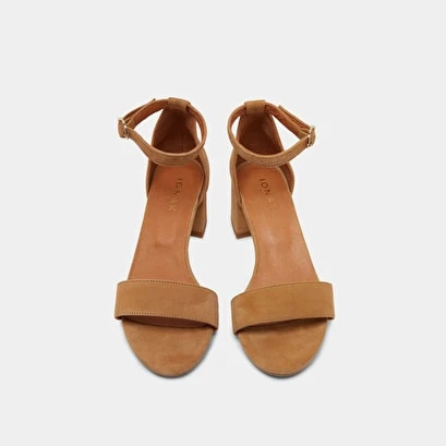 Sandales à Talons Carrés En Velours Camel 10 Sandales à Talons Carrés En Velours Camel – Image 8