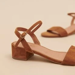 Sandales à Talons Carrés En Velours Cognac 13 Sandales à Talons Carrés En Velours Cognac -Xoxo Boutique 01W007305E.1708516883