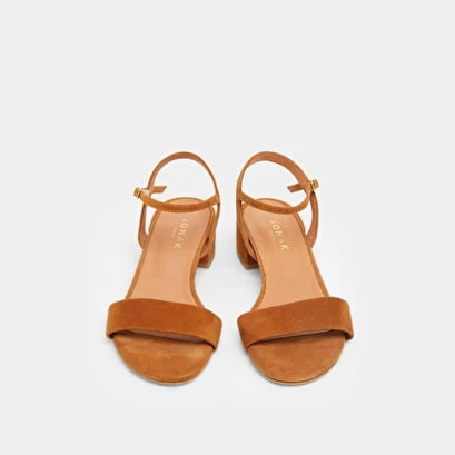Sandales à Talons Carrés En Velours Cognac 9 Sandales à Talons Carrés En Velours Cognac – Image 7