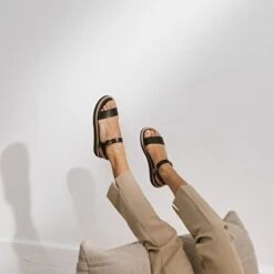 Sandales à Plateformes En Cuir Noir 13 Sandales à Plateformes En Cuir Noir -Xoxo Boutique 01W007414C.1708517067