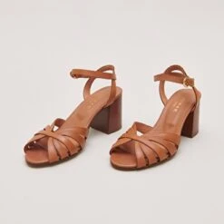 Sandales à Brides Et Bouts Ouverts En Cuir Camel 10 Sandales à Brides Et Bouts Ouverts En Cuir Camel -Xoxo Boutique 01W007429C.1694468555