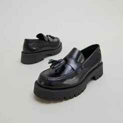 Mocassins à Semelles Crantées Et Glands... En Cuir Glacé Noir -Xoxo Boutique 01W007527C.1698943135