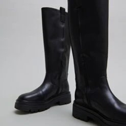 Bottes à Semelles Crantées Et Bouts Carr... En Cuir Noir -Xoxo Boutique 01W007630E.1698943023
