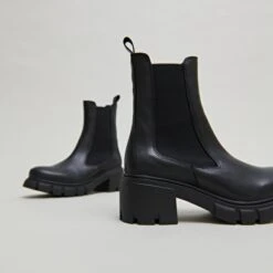 Bottines à Talons Et Semelles Crantées En Cuir Noir -Xoxo Boutique 01W007728E.1698943181