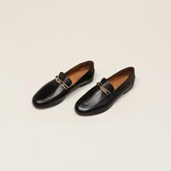 Mocassins à Détails Dorés En Cuir Noir -Xoxo Boutique 01W007814C.1694469424