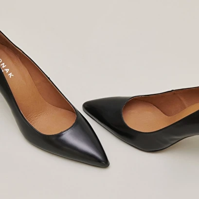 Escarpins Pointus à Talons En Cuir Noir 7 Escarpins Pointus à Talons En Cuir Noir – Image 5