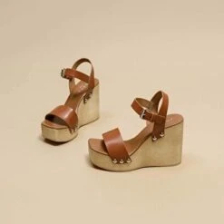 Sandales à Talons Compensés Et Détails Argentés En Cuir Cognac -Xoxo Boutique 01W007849C.1694469517