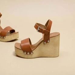 Sandales à Talons Compensés Et Détails Argentés En Cuir Cognac -Xoxo Boutique 01W007849E.1694469518