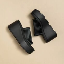 Mules Ouvertes à Semelles Crantées En Satin Noir 12 Mules Ouvertes à Semelles Crantées En Satin Noir -Xoxo Boutique 01W007853E.1694469531