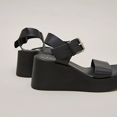 Sandales à Semelles Compensées En Cuir Noir 7 Sandales à Semelles Compensées En Cuir Noir – Image 5