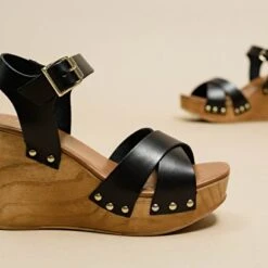 Sandales à Semelles Compensées Et Brides Croisées En Cuir Noir -Xoxo Boutique 01W007857E.1694469543