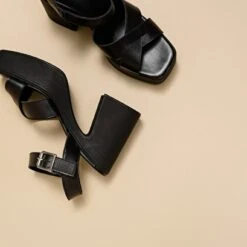 Sandales à Brides Croisées Et Plateformes En Cuir Noir 12 Sandales à Brides Croisées Et Plateformes En Cuir Noir -Xoxo Boutique 01W007940E.1694469730