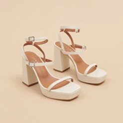 Xoxo Boutique 38 Sandales à Brides Et Plateformes En Cuir Vieilli écru