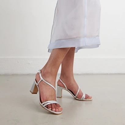 Sandales à Talons Et Brides En Cuir Métallisé Argent 3 Sandales à Talons Et Brides En Cuir Métallisé Argent