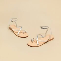 Sandales à Brides Et Perles En Cuir Métallisé Argent 11 Sandales à Brides Et Perles En Cuir Métallisé Argent -Xoxo Boutique 01W008107C.1694470130