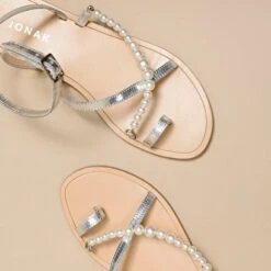 Sandales à Brides Et Perles En Cuir Métallisé Argent 13 Sandales à Brides Et Perles En Cuir Métallisé Argent -Xoxo Boutique 01W008107E.1694470131