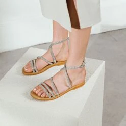 Sandales Plates à Brides Et Lanières En Cuir Et Strass Argent -Xoxo Boutique 01W008144C.1694470168