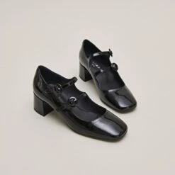 Babies à Doubles Brides Et Bouts Arrondis En Vernis Noir