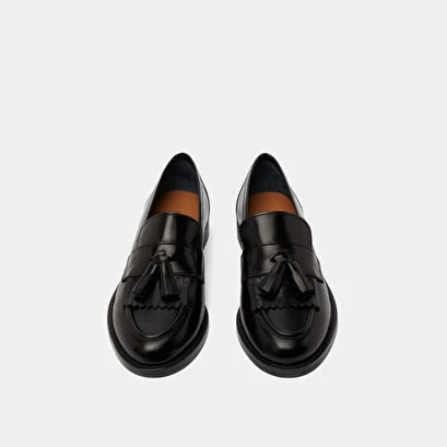 Mocassins à Talons Plats Et Pompons En Cuir Noir 9 Mocassins à Talons Plats Et Pompons En Cuir Noir – Image 7