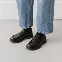 Mocassins à Semelles Crantées En Cuir Glacé Noir