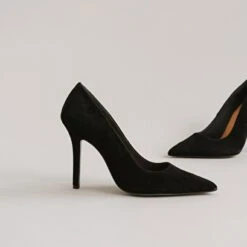 Escarpins à Bouts Pointus Et Talons En Velours Noir -Xoxo Boutique 01W008345E.1694470806