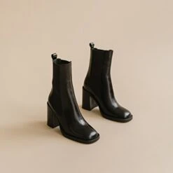 Bottines à Talons Et Bouts Carrés En Cuir Noir