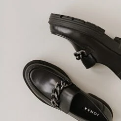Mocassins à Chaines Et Semelles Crantées... En Cuir Noir 12 Mocassins à Chaines Et Semelles Crantées... En Cuir Noir -Xoxo Boutique 01W008437E.1694471042
