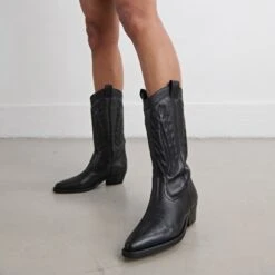 Bottes à Bouts Pointus Et Surpiqures Apparentes En Cuir Grainé Noir -Xoxo Boutique 01W008504C.1694503497