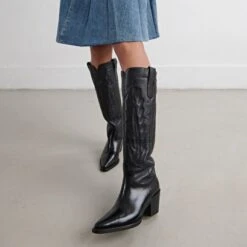 Bottes à Talons épais Et Surpiqures Apparentes En Cuir Grainé Noir 10 Bottes à Talons épais Et Surpiqures Apparentes En Cuir Grainé Noir -Xoxo Boutique 01W008505C.1694503500