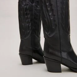 Bottes à Talons épais Et Surpiqures Apparentes En Cuir Grainé Noir 12 Bottes à Talons épais Et Surpiqures Apparentes En Cuir Grainé Noir -Xoxo Boutique 01W008505E.1694503501