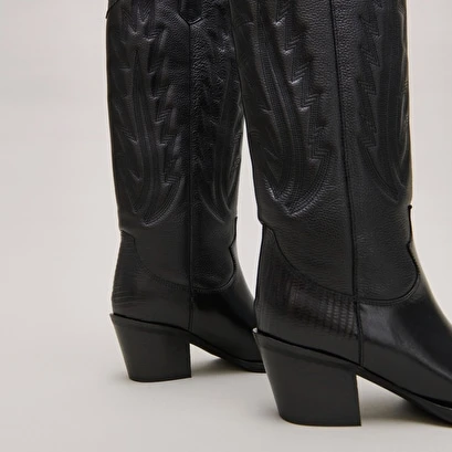 Bottes à Talons épais Et Surpiqures Apparentes En Cuir Grainé Noir 7 Bottes à Talons épais Et Surpiqures Apparentes En Cuir Grainé Noir – Image 5