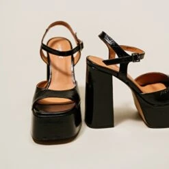 Sandales à Plateformes Et Bouts Ouverts En Cuir Brillant Noir -Xoxo Boutique 01W008512C.1694503520