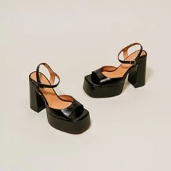 Sandales à Plateformes Et Bouts Ouverts En Cuir Brillant Noir -Xoxo Boutique 01W008512E.1694503521