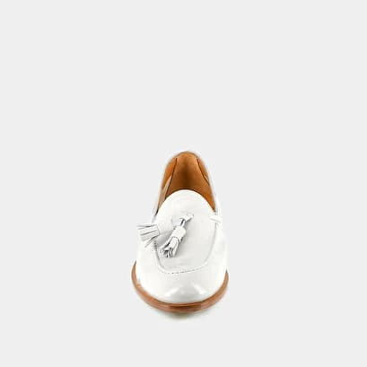 Mocassins à Bouts Ronds Et Pompons En Vernis Plissé écru 8 Mocassins à Bouts Ronds Et Pompons En Vernis Plissé écru – Image 6