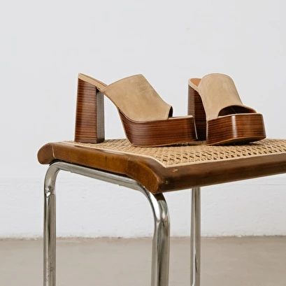 Mules à Talons Et Bouts Ouverts En Croute Beige 9 Mules à Talons Et Bouts Ouverts En Croute Beige – Image 7