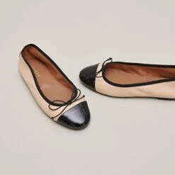 Ballerines à Bouts Ronds Et Noeuds En Vernis Cuir Noir Et Beige -Xoxo Boutique 01W008552E.1698677489