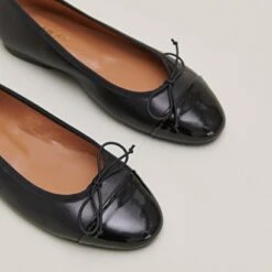 Ballerines à Bouts Ronds Et Noeuds En Vernis Cuir Noir -Xoxo Boutique 01W008553E.1694503644