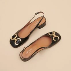 Ballerines Slingback à Bouts Carrés Et Détails Dorés En Cuir Noir