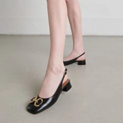 Ballerines Slingback à Bouts Carrés Et Détails Dorés En Cuir Noir -Xoxo Boutique 01W008557C.1708517002