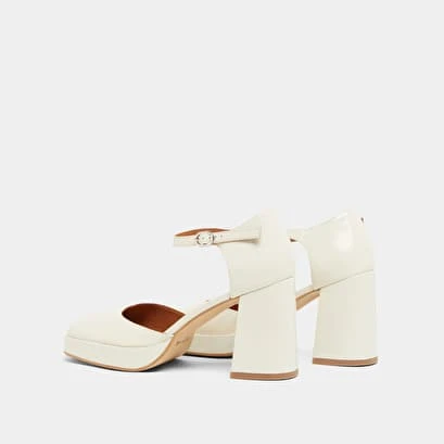 Babies à Talons Et Bouts Carrés En Cuir Brillant écru 8 Babies à Talons Et Bouts Carrés En Cuir Brillant écru – Image 6