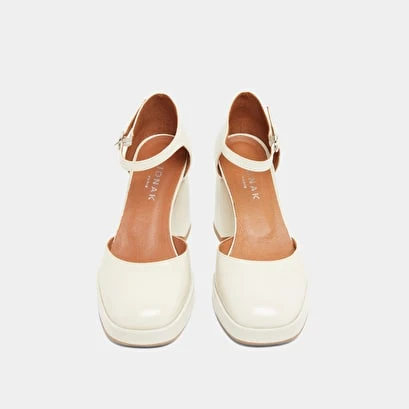 Babies à Talons Et Bouts Carrés En Cuir Brillant écru 10 Babies à Talons Et Bouts Carrés En Cuir Brillant écru – Image 8