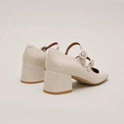 Babies à Doubles Brides Et Bouts Arrondis En Vernis écru -Xoxo Boutique 01W008562E.1694503679