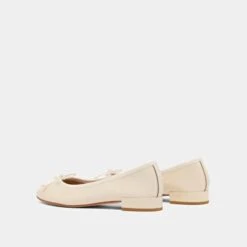 Ballerines à Bouts Ronds En Vernis Plissé écru -Xoxo Boutique 01W008569F.1694503707