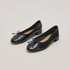 Ballerines à Bouts Ronds En Vernis Plissé Noir