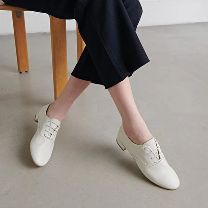 Derbies à Talons Plats En Cuir écru 5 Derbies à Talons Plats En Cuir écru – Image 3