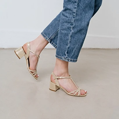 Sandales à Talons Et Bouts Ouverts En Velours Laminé Platine 9 Sandales à Talons Et Bouts Ouverts En Velours Laminé Platine – Image 7