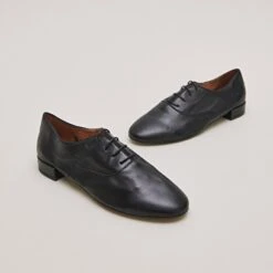 Derbies à Talons Plats En Cuir Noir